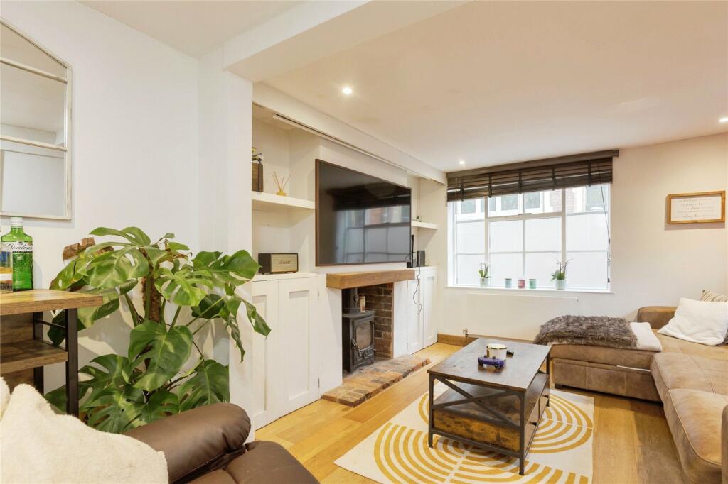 3 bed End of Terrace