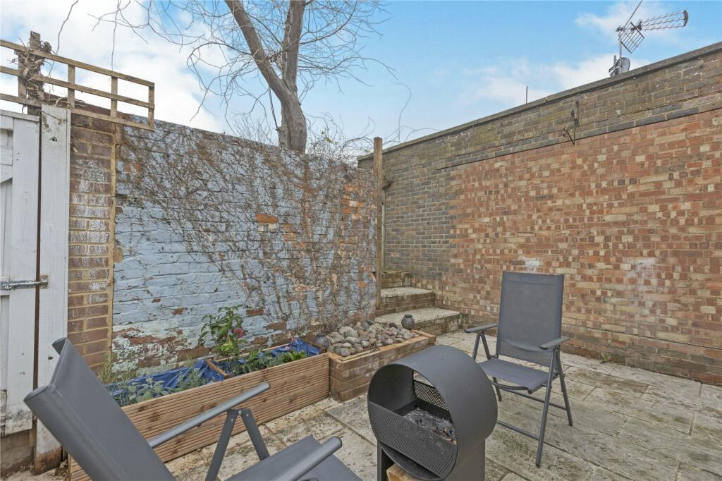 3 bed End of Terrace