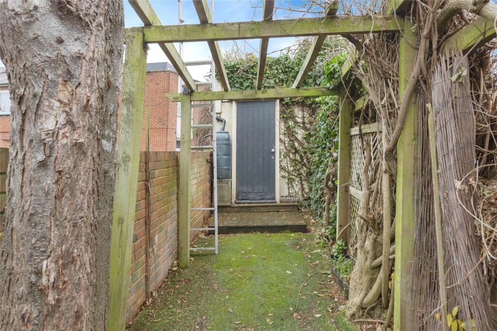 3 bed End of Terrace