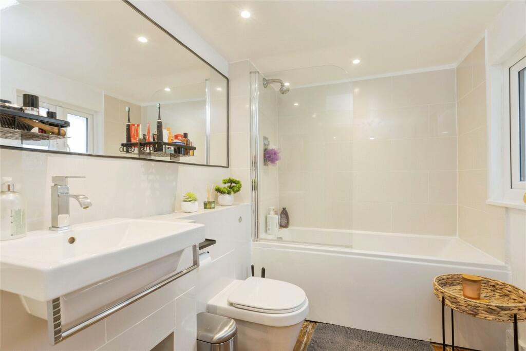 3 bed End of Terrace