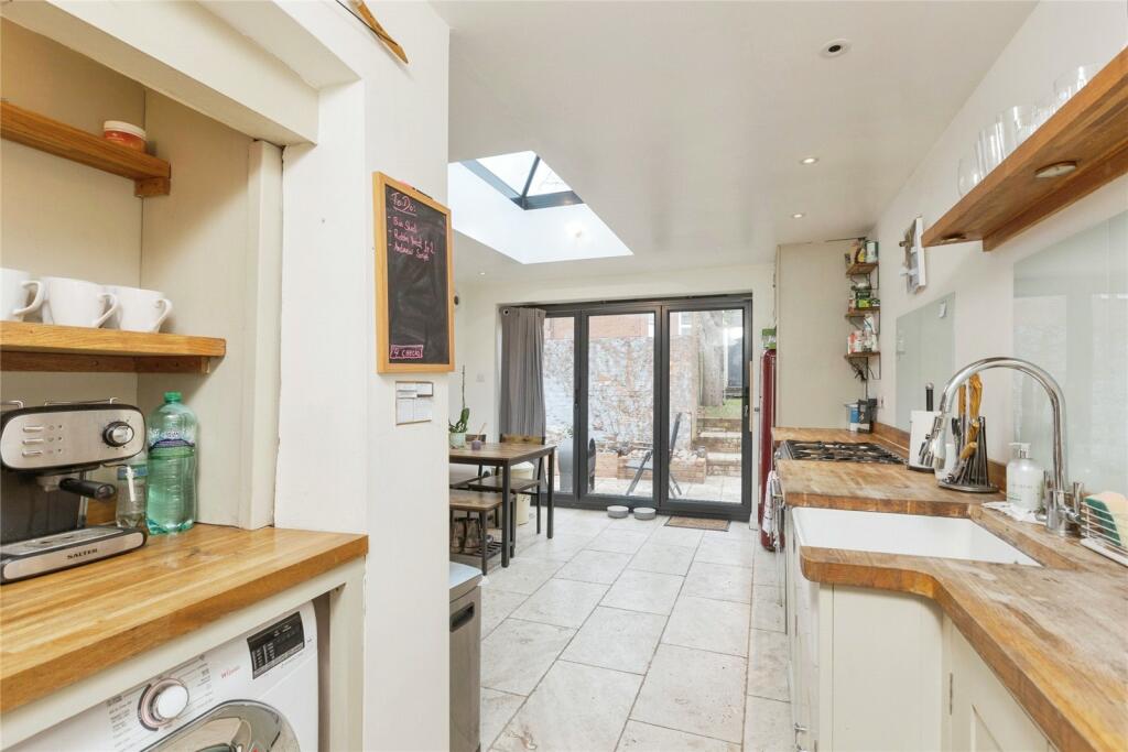 3 bed End of Terrace
