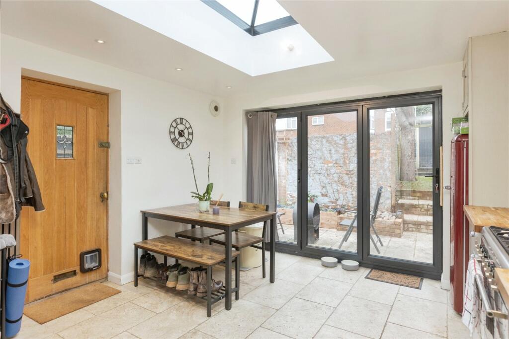 3 bed End of Terrace