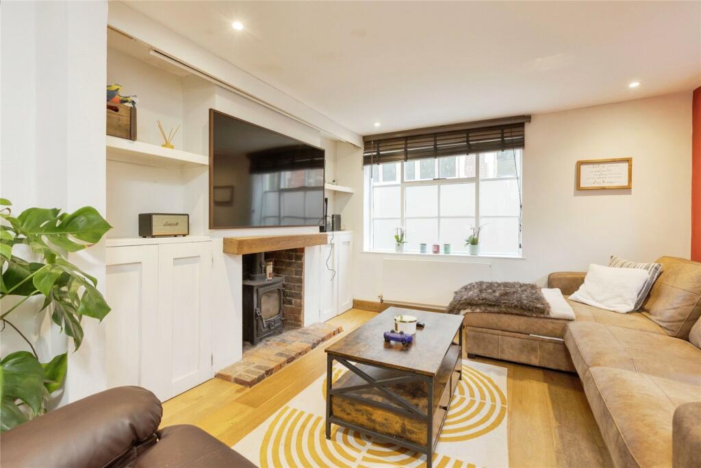 3 bed End of Terrace