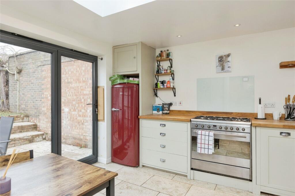 3 bed End of Terrace