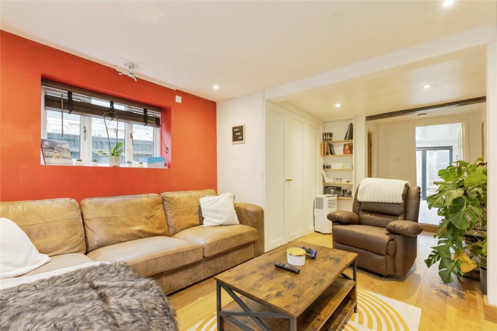 3 bed End of Terrace