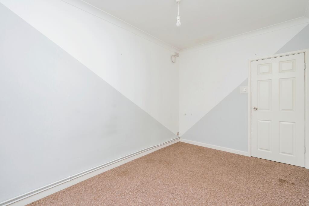 1 bed Ground Flat