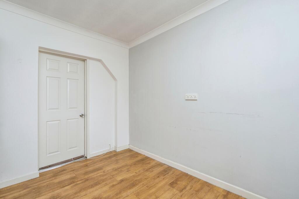 1 bed Ground Flat