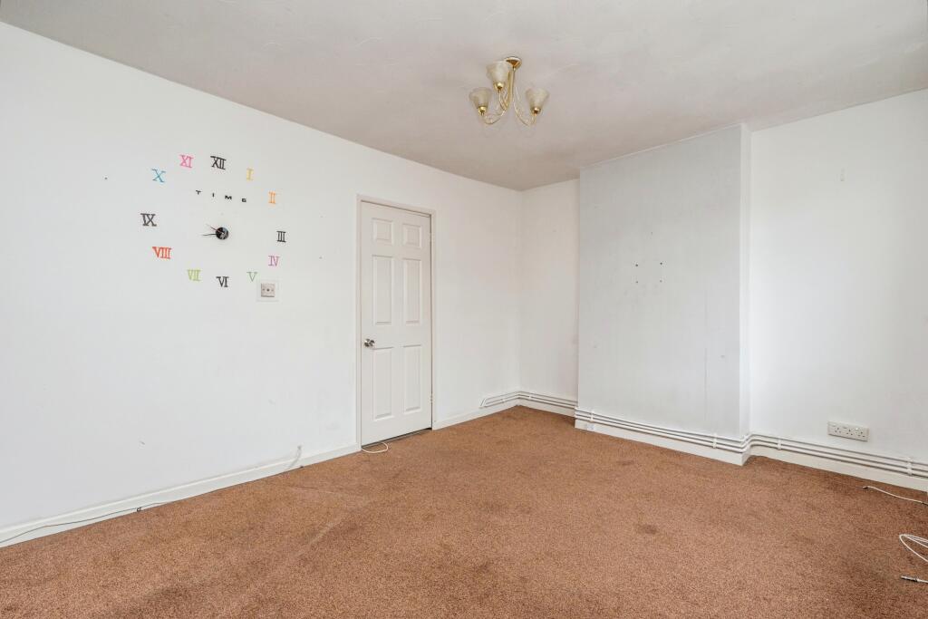 1 bed Ground Flat