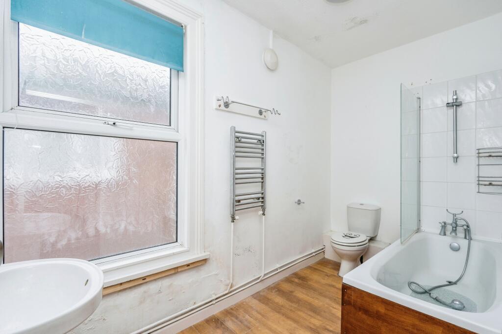 1 bed Ground Flat