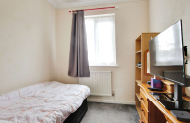 5 bed Semi-Detached