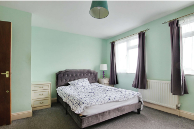 5 bed Semi-Detached