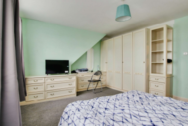 5 bed Semi-Detached