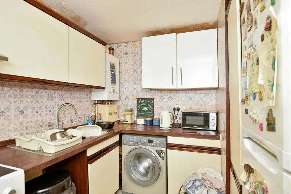 3 bed End of Terrace