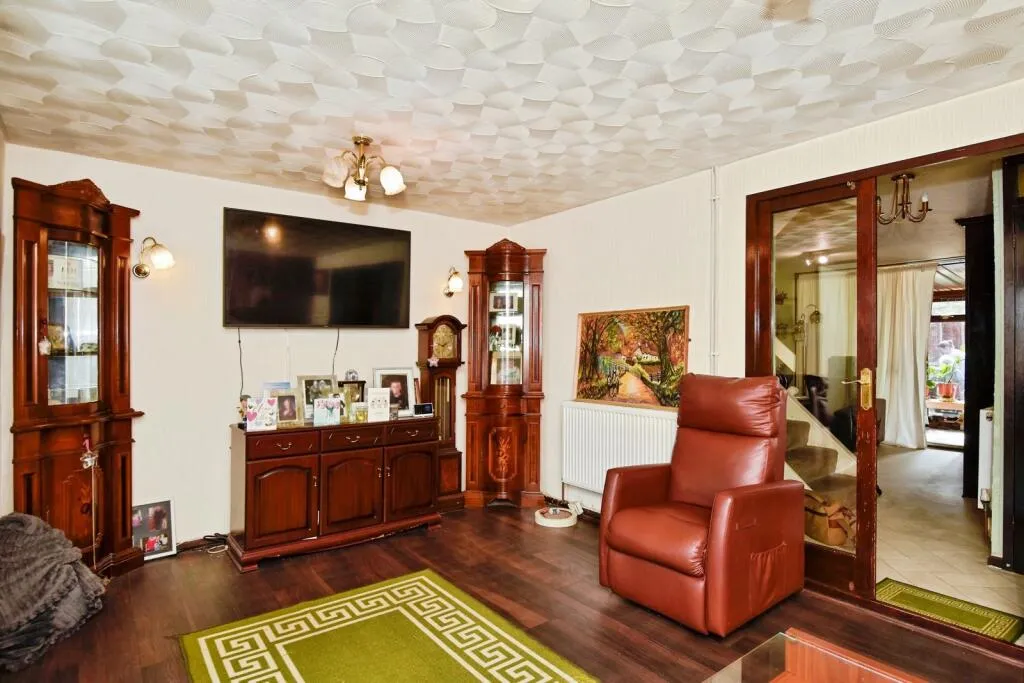 3 bed End of Terrace