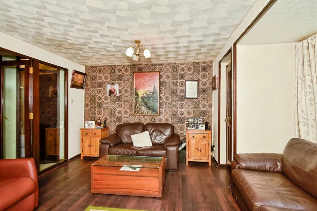 3 bed End of Terrace