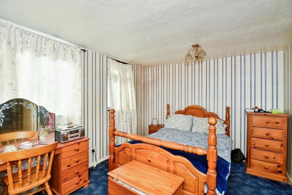 3 bed End of Terrace