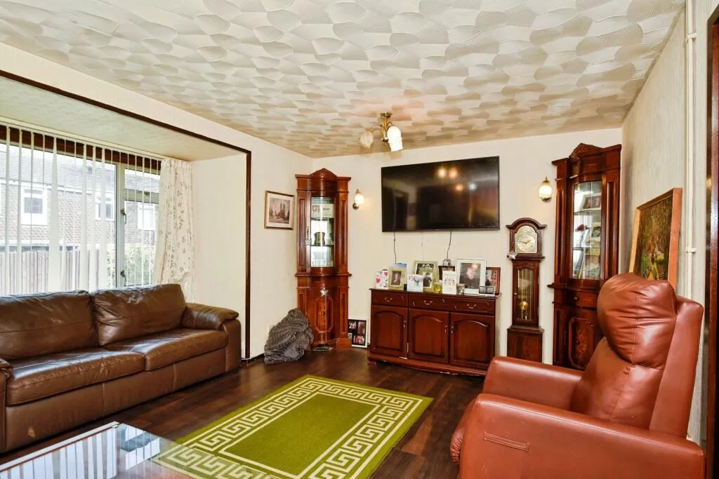 3 bed End of Terrace
