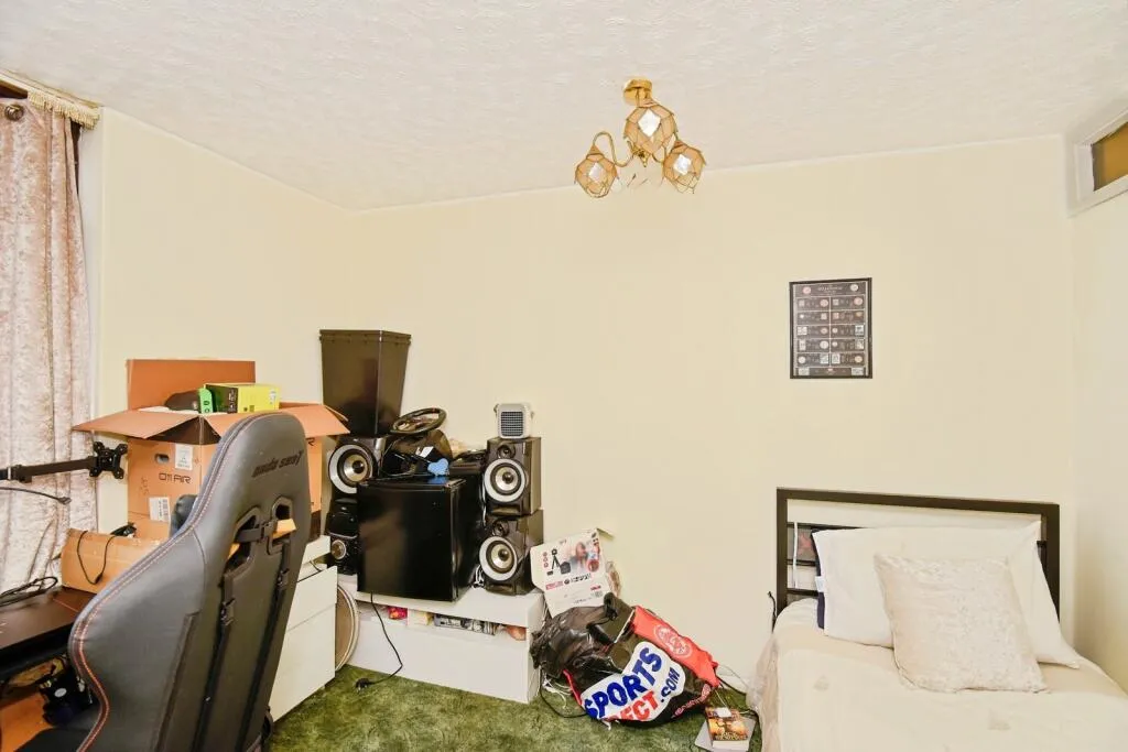 3 bed End of Terrace