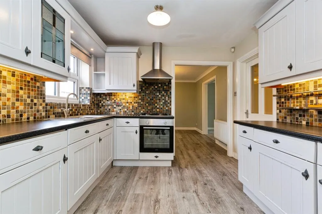 4 bed Semi-Detached