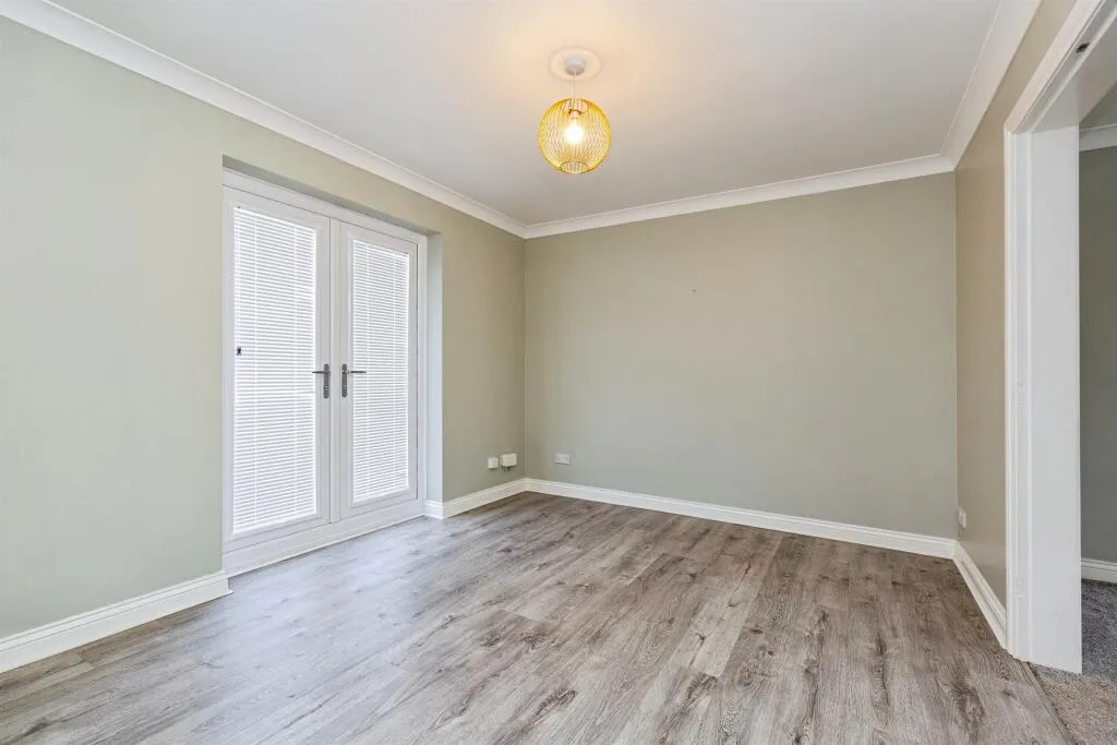 4 bed Semi-Detached