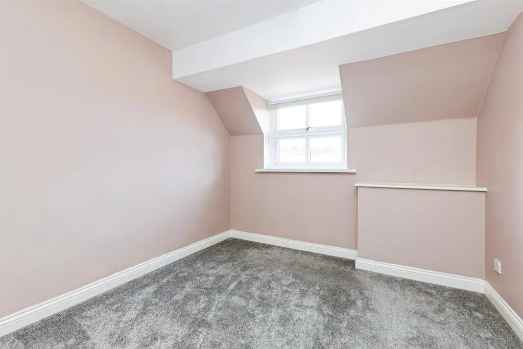 4 bed Semi-Detached