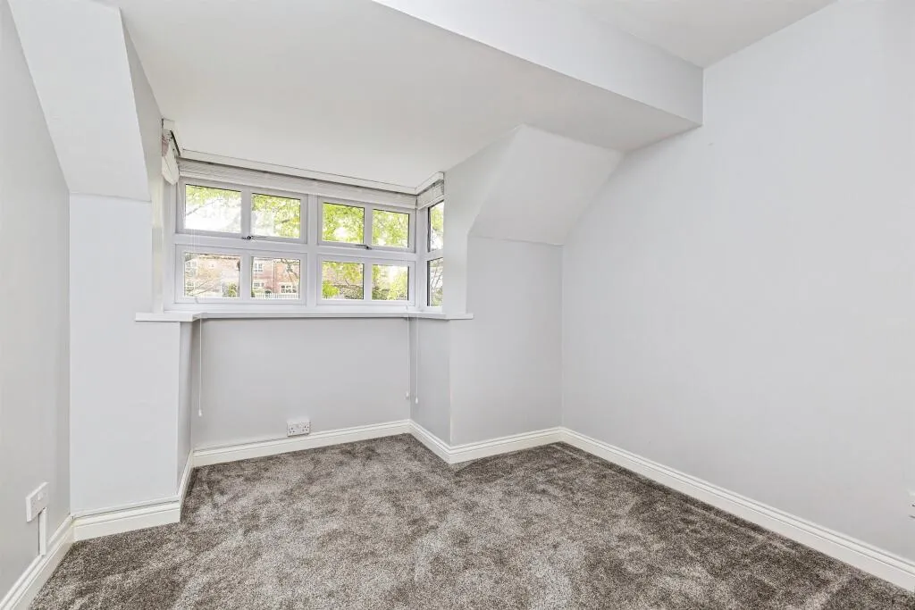 4 bed Semi-Detached