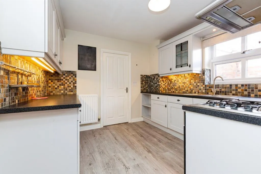 4 bed Semi-Detached