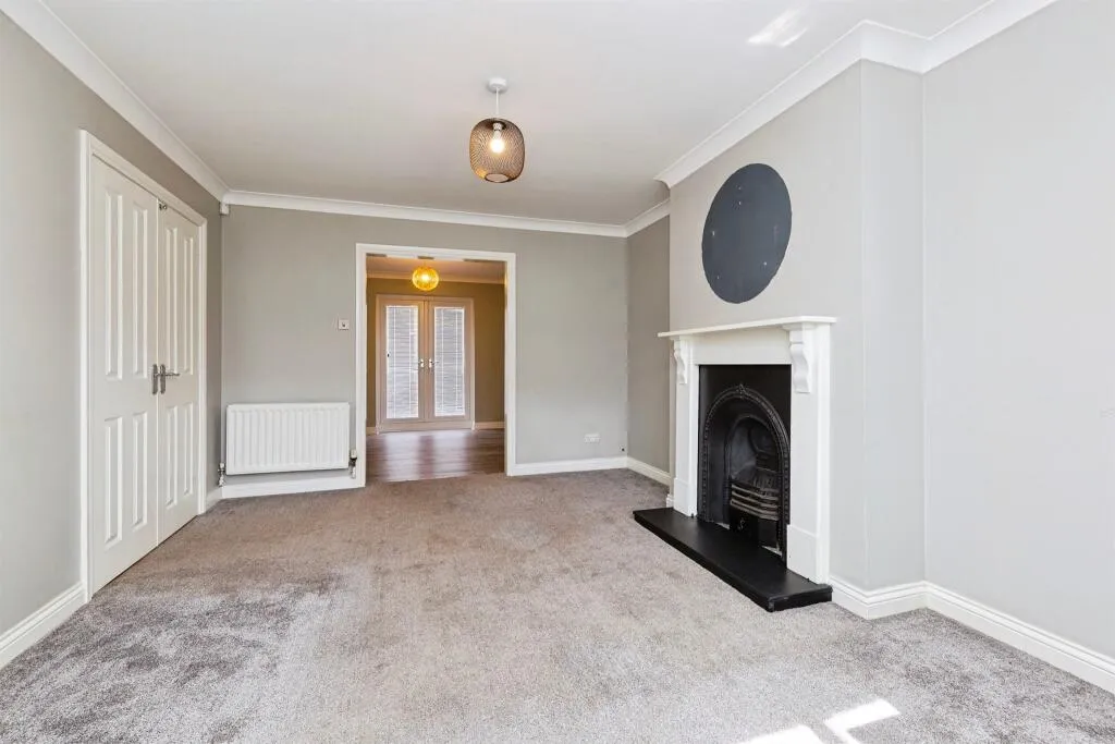 4 bed Semi-Detached