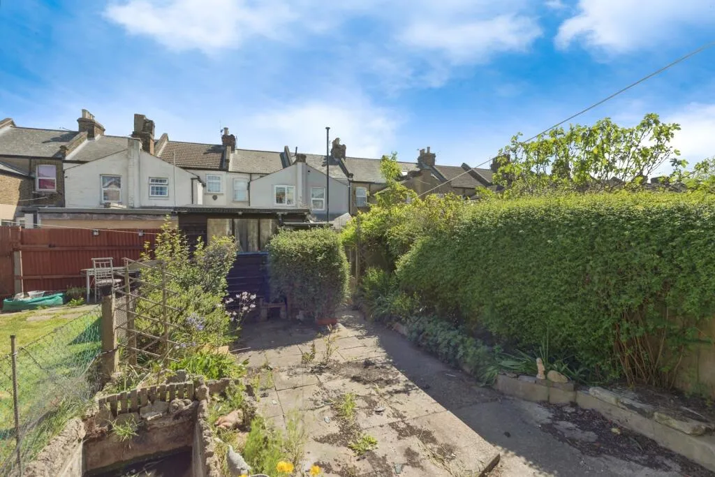 2 bed House