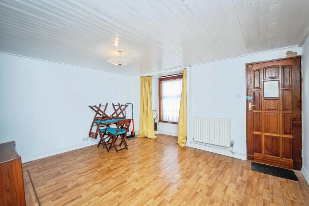 4 bed Terraced