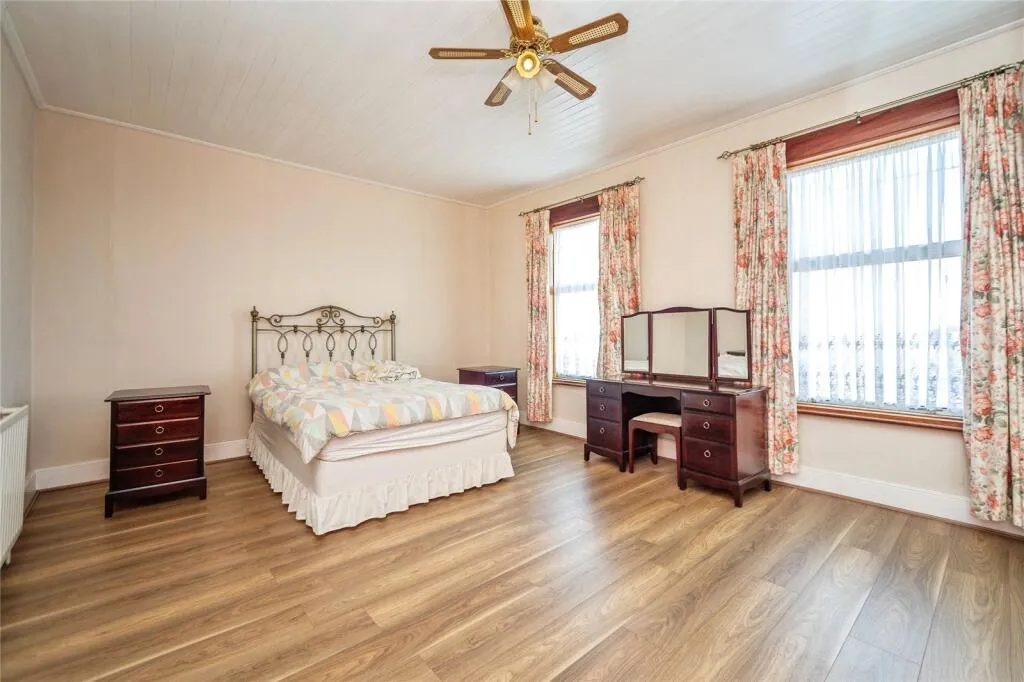 4 bed Terraced