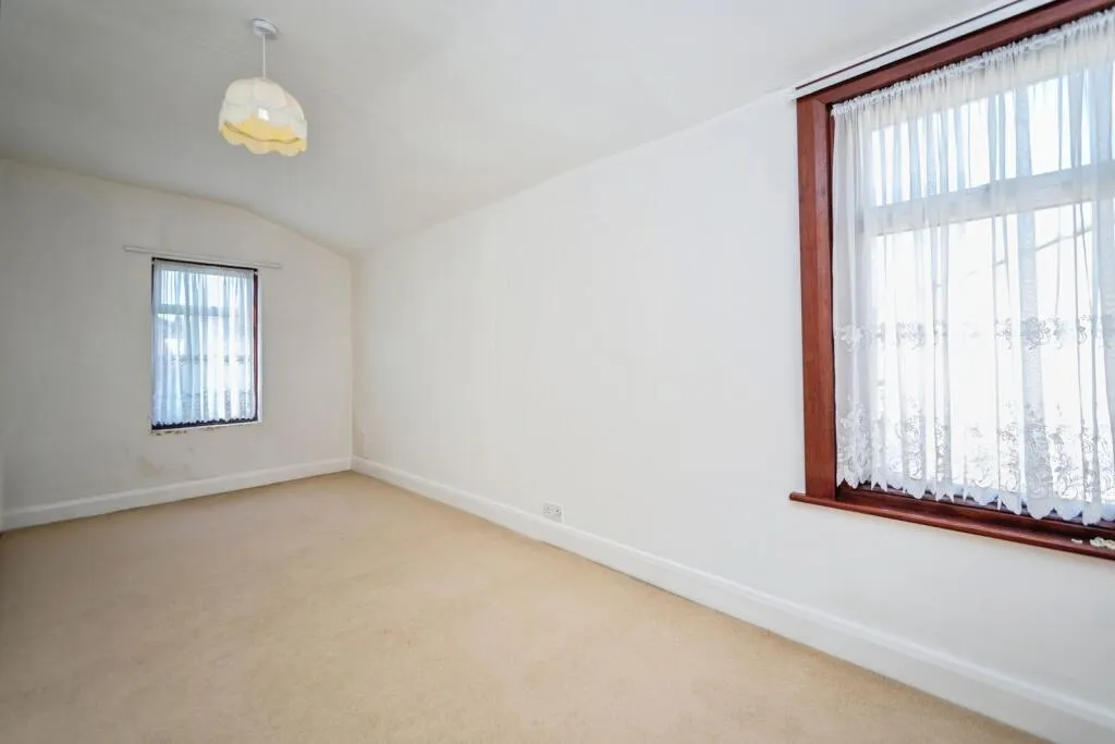 4 bed Terraced