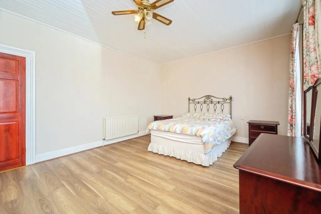 4 bed Terraced