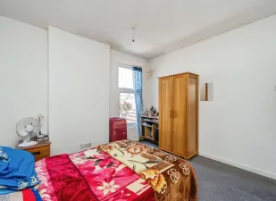 2 bed House