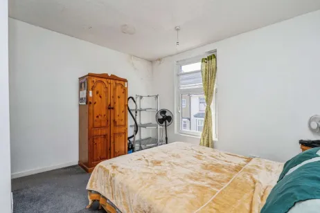 2 bed House