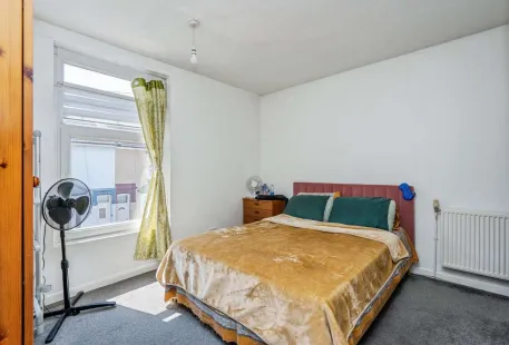 2 bed House