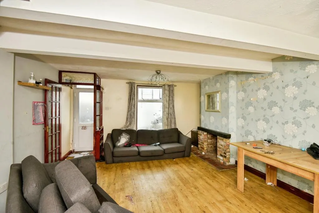 2 bed House