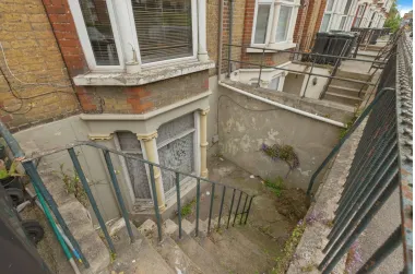 1 bed Ground Flat