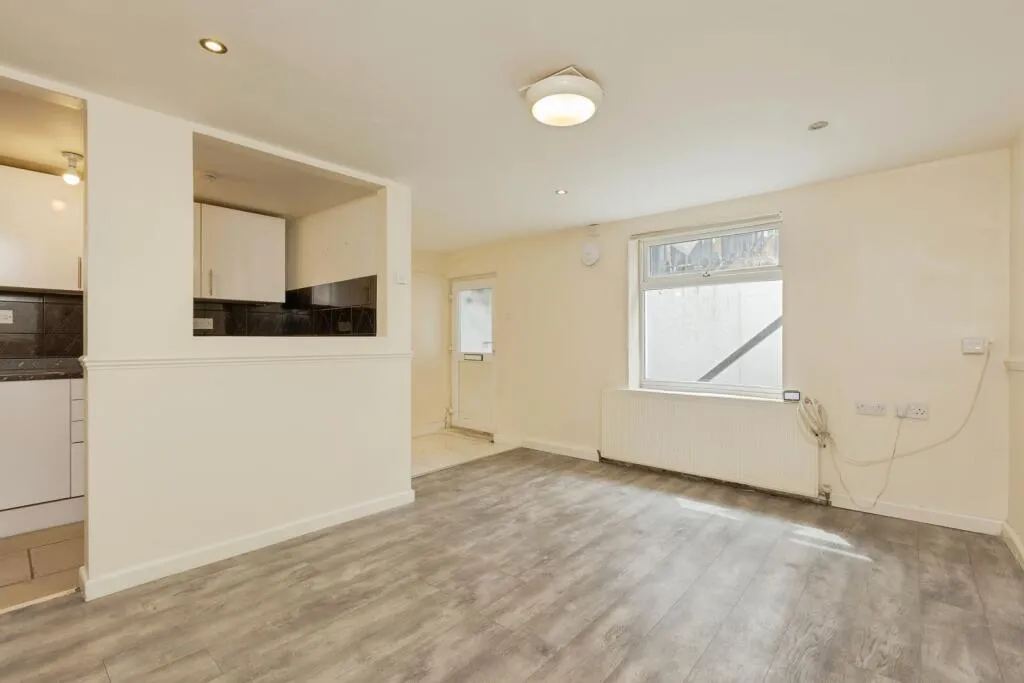 1 bed Maisonette