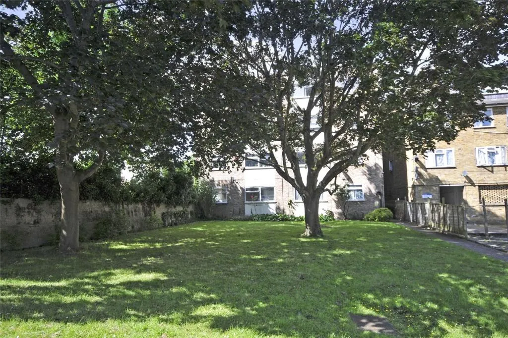 2 bed Ground Flat