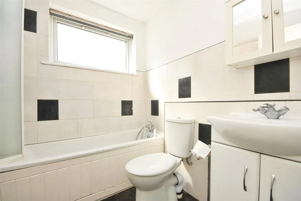 2 bed Ground Flat