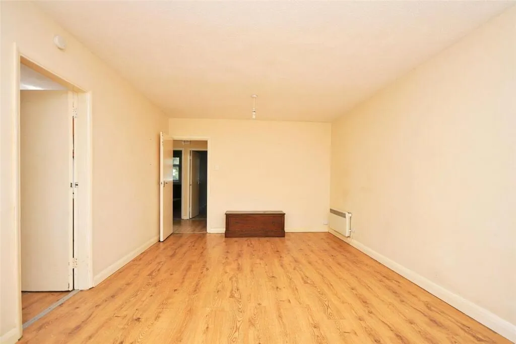 2 bed Ground Flat