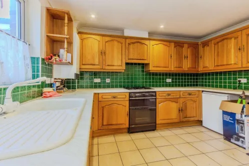 3 bed End of Terrace
