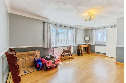 3 bed End of Terrace