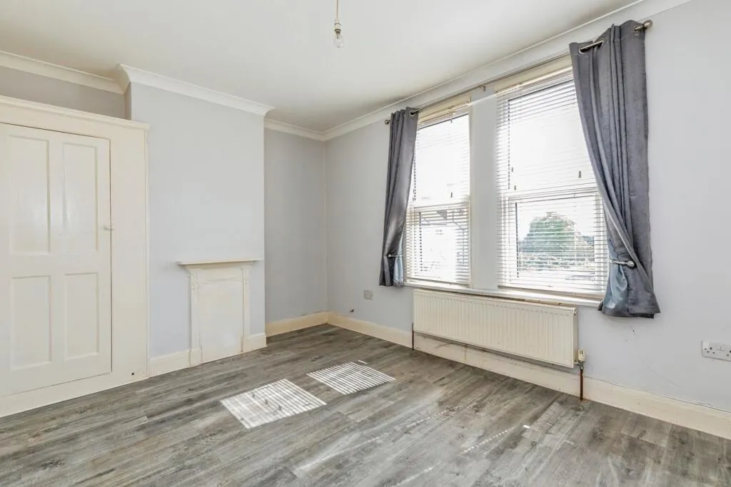 3 bed End of Terrace