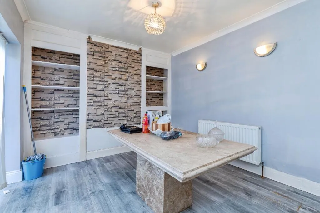 3 bed End of Terrace