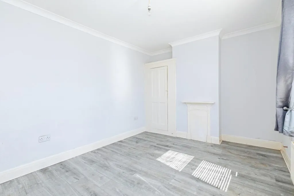 3 bed End of Terrace