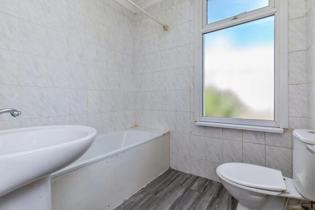 3 bed End of Terrace