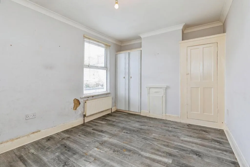 3 bed End of Terrace