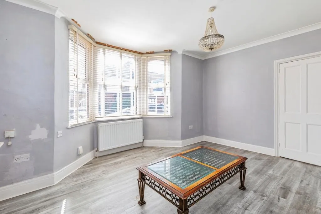 3 bed End of Terrace